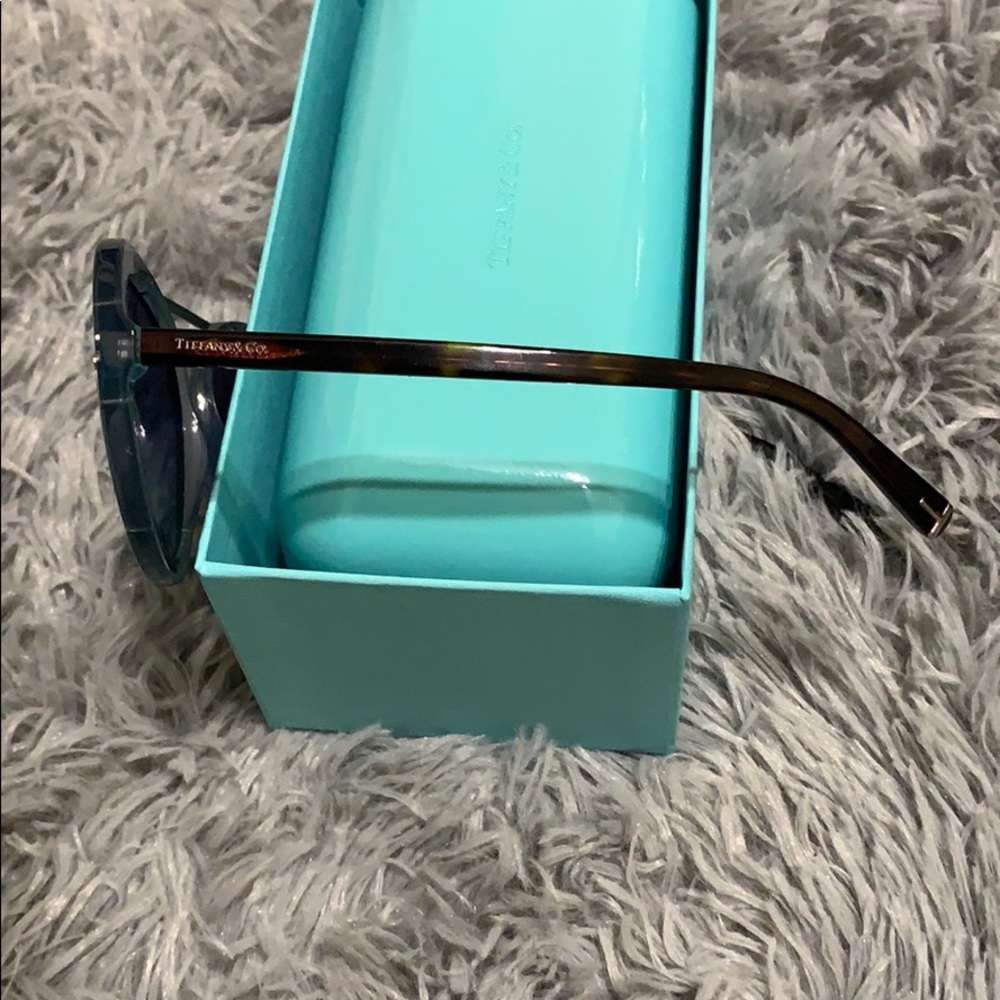 sunglasses - Picture 8 of 10